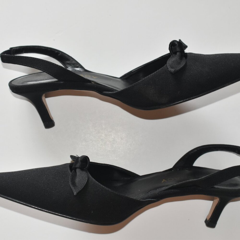 Ellen Tracy black slingback pointed-toe pumps US 6